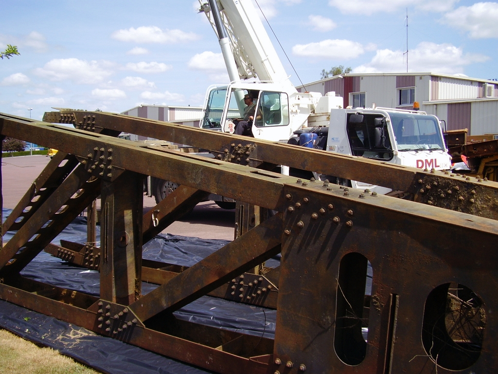 20110601 WHALE:BALEINE ARRIVES IN VIRE FROM BRÉCEY Bill Twohigg 02.jpg